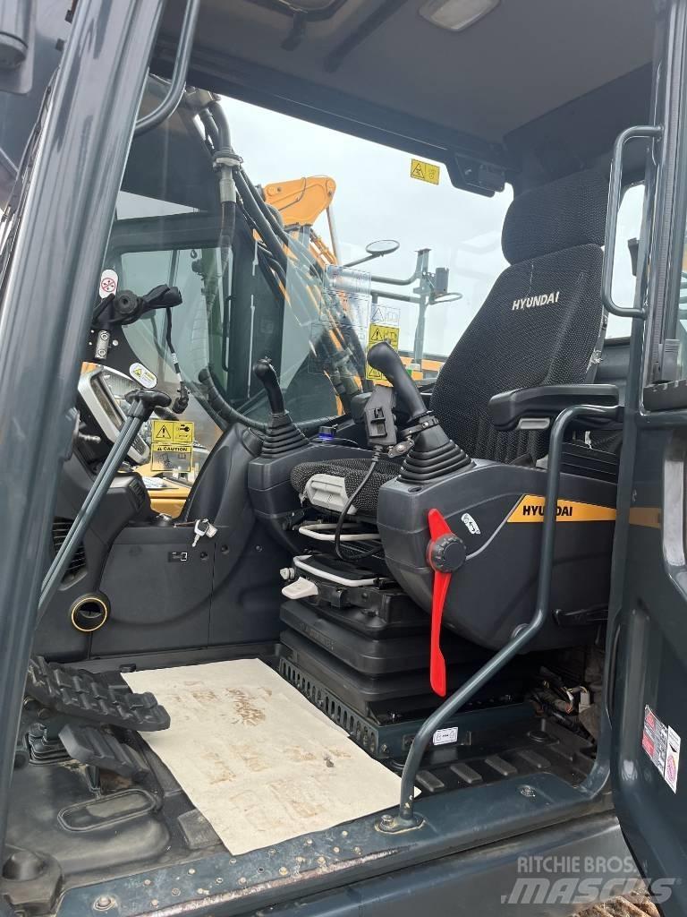 Hyundai HX 220 Rupsgraafmachines