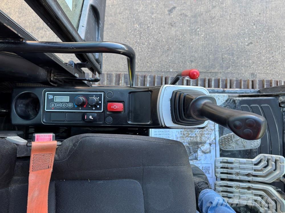 JCB JS130LC Rupsgraafmachines