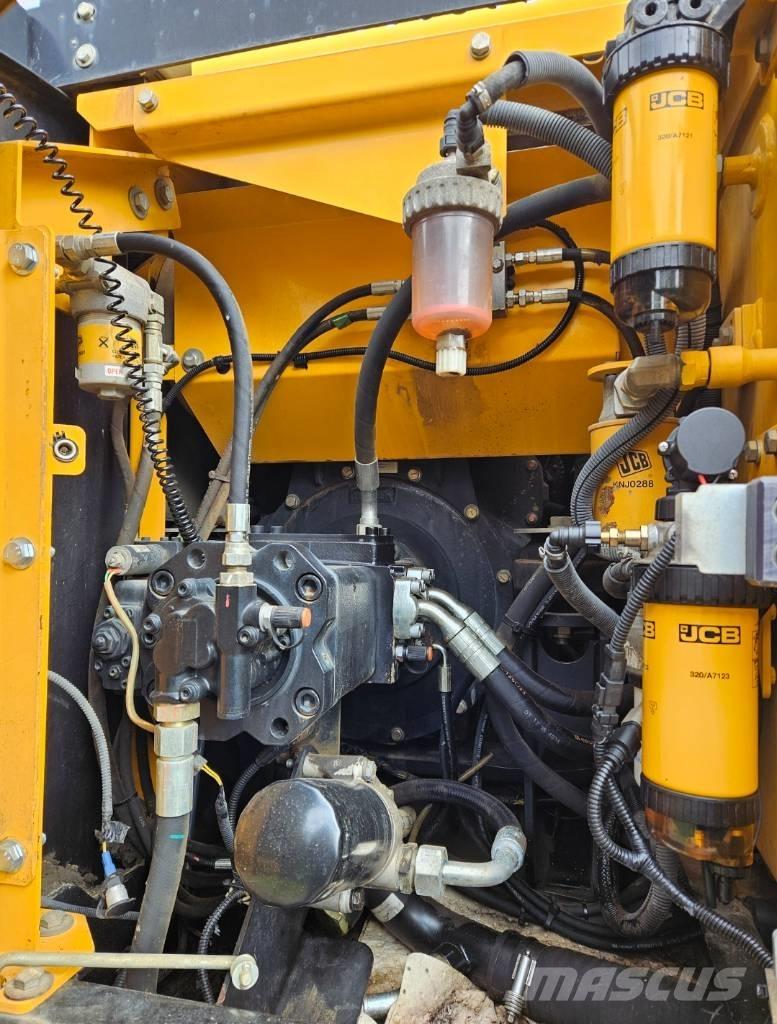 JCB JS 131 LC Rupsgraafmachines