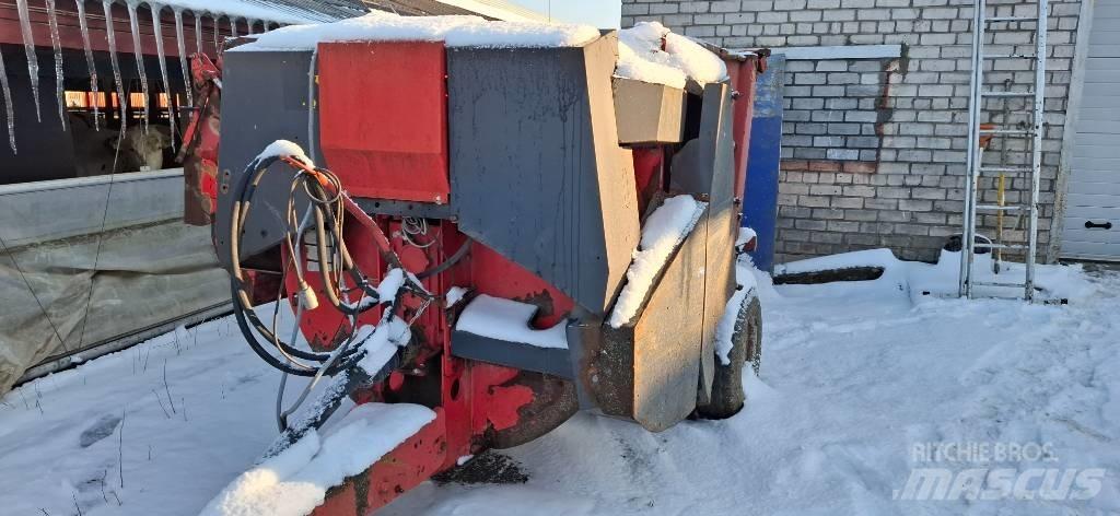 Kuhn Primor 3560 Balenhakselaars, -snijders en -afwikkelaars