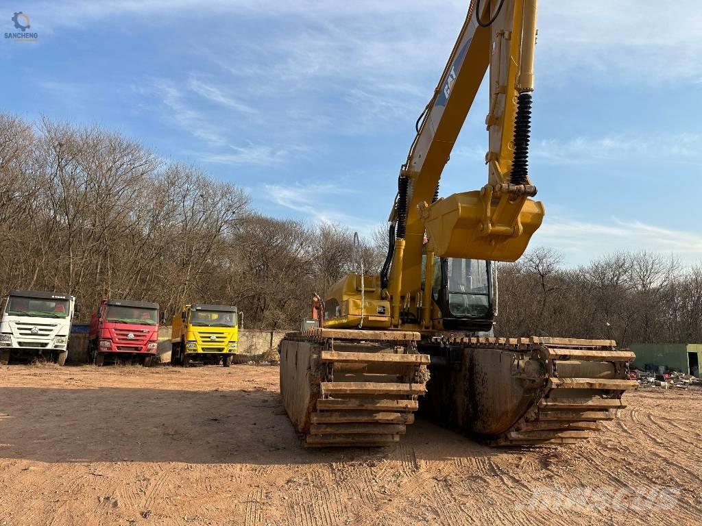 CAT 320CL Amfibische graafmachines