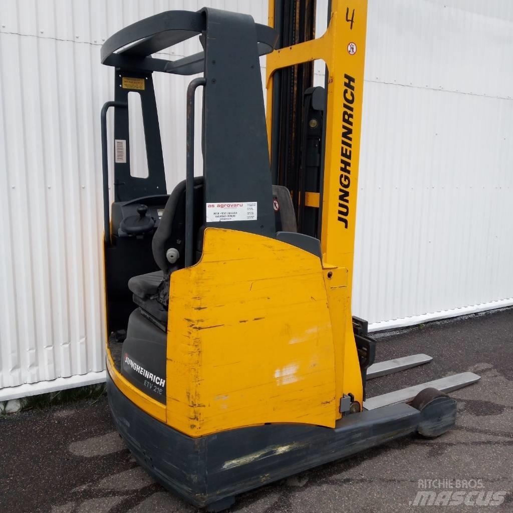 Jungheinrich ETV 216 Reachtruck voor hoog niveau
