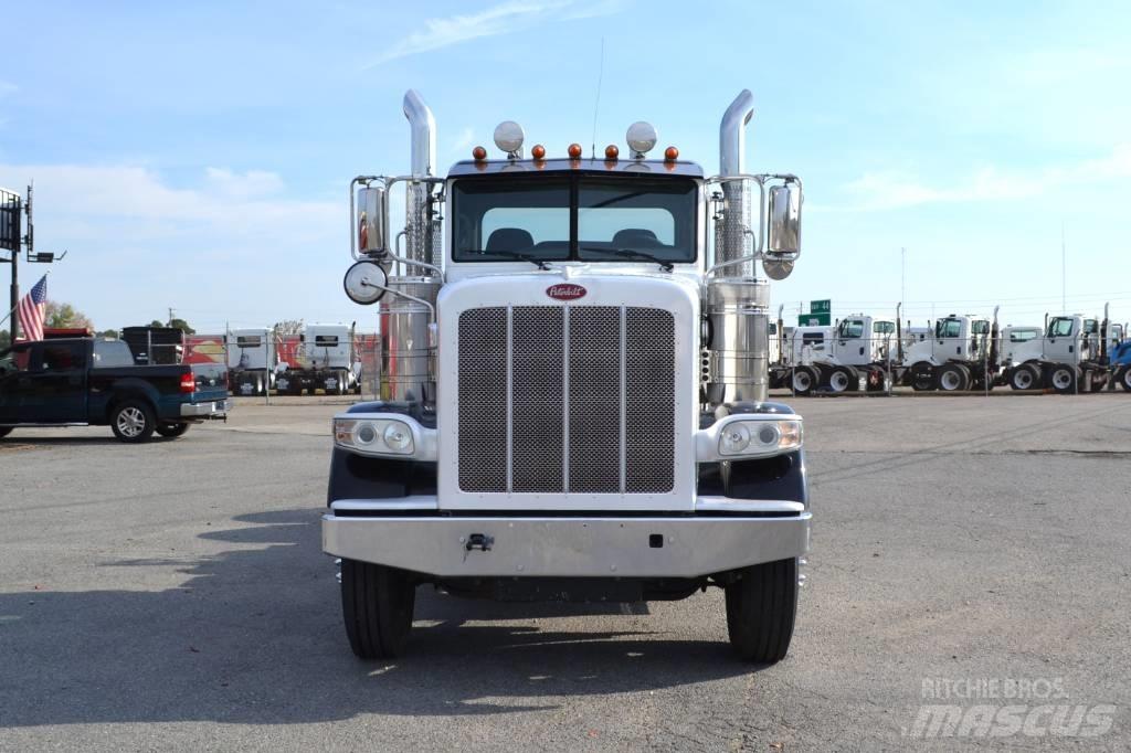 Peterbilt 389 Trekkers