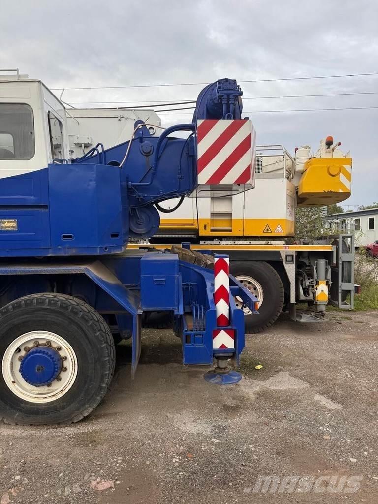 Tadano AR 300E Vlakke laadvloer met kraan