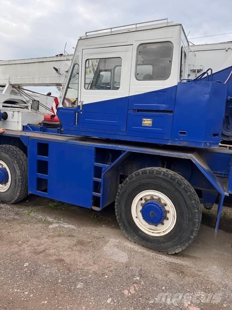 Tadano AR 300E Vlakke laadvloer met kraan