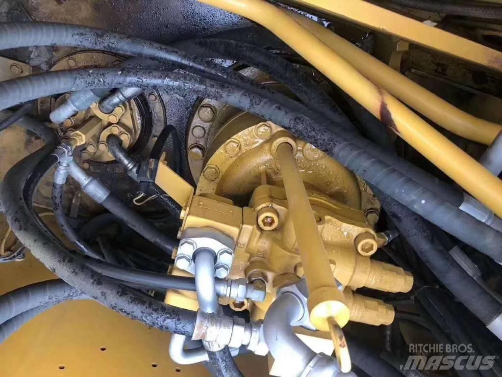 CAT 323 D Rupsgraafmachines