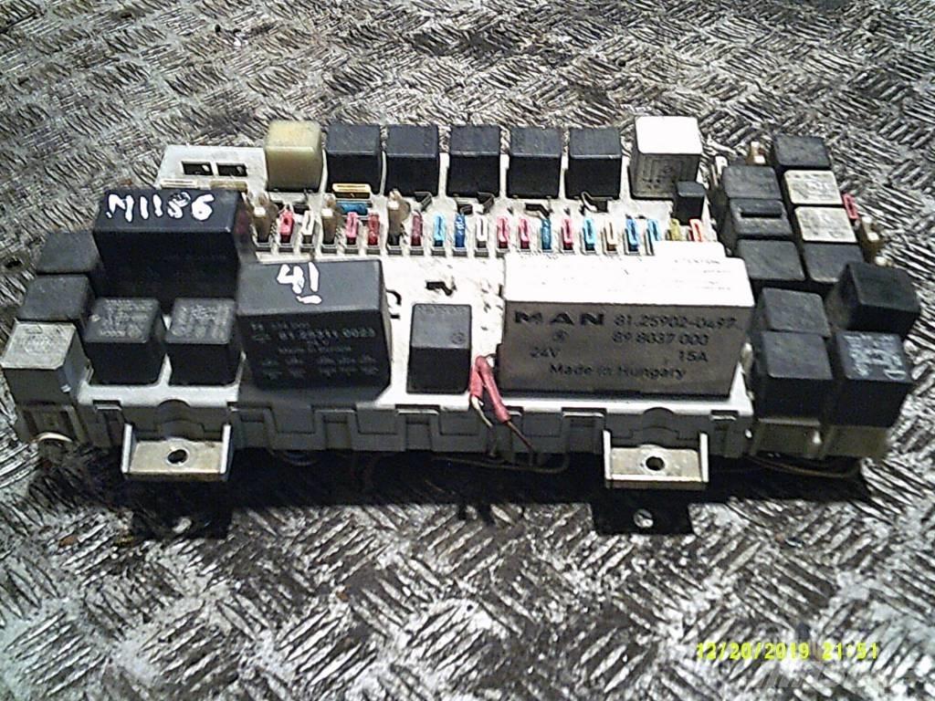 MAN TGS 81254446060 Cabine en interieur