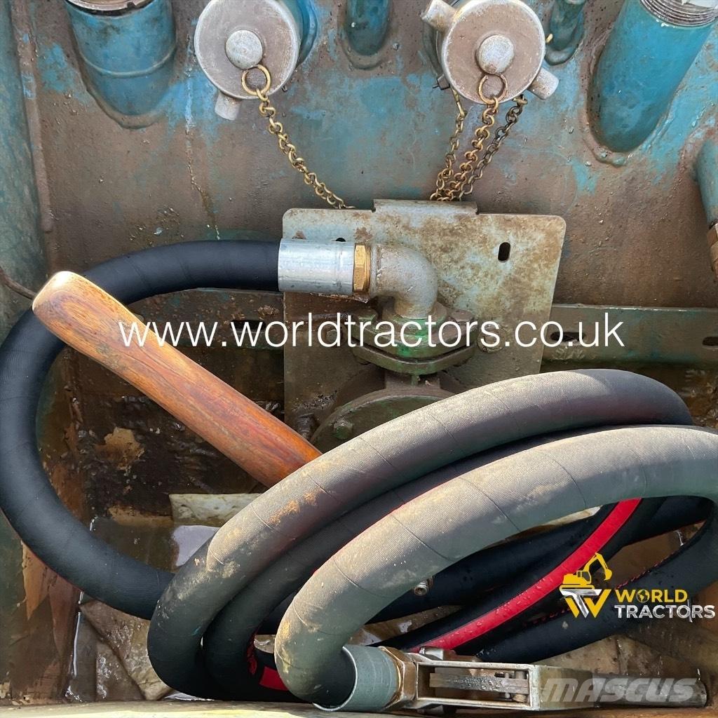  CONQUIP FUEL BOWSER Brandstof-en toegevoegde tanks