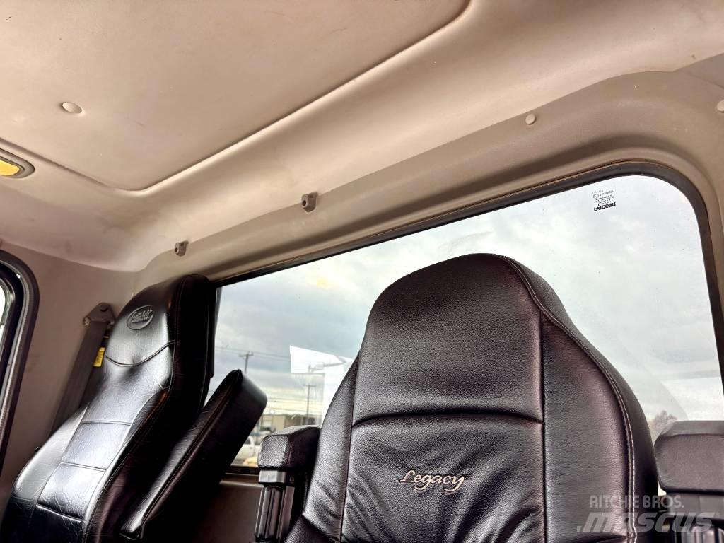 Peterbilt 389 Trekkers