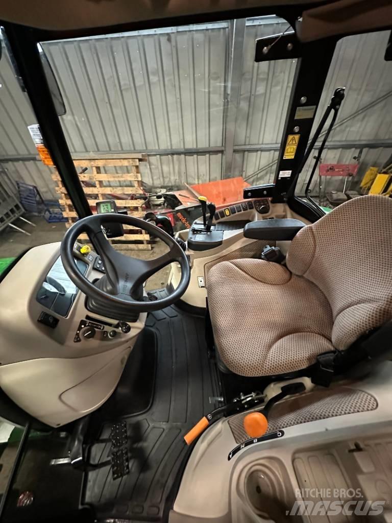 John Deere 3046 R Tractoren