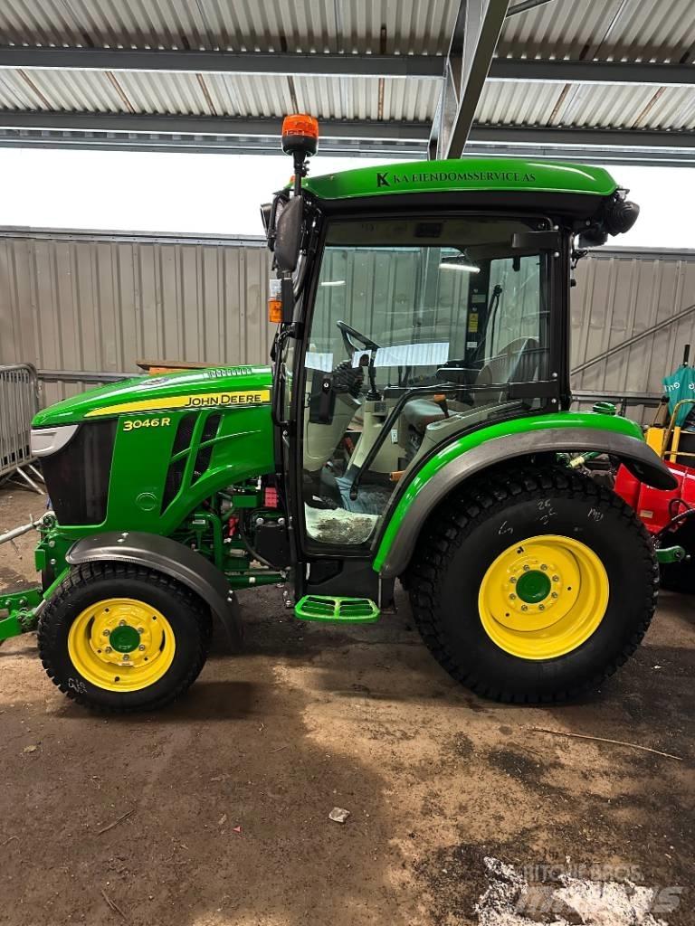 John Deere 3046 R Tractoren