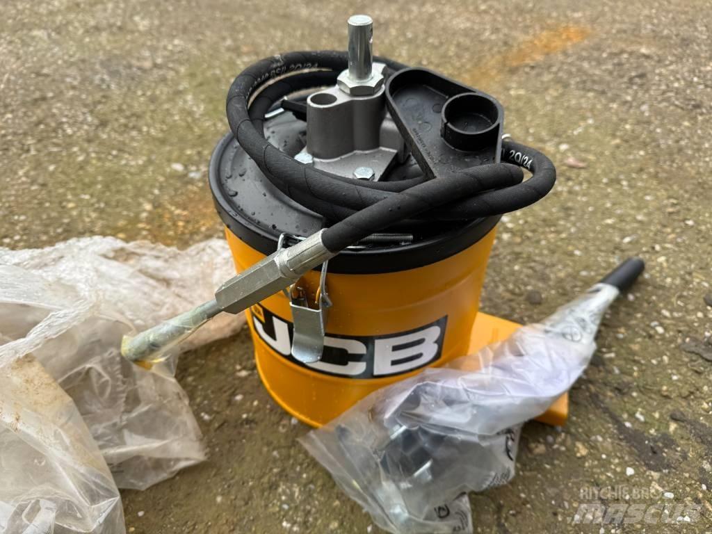 JCB 3 DX 4X4 ( UNUSED ) Graaf-laadcombinaties