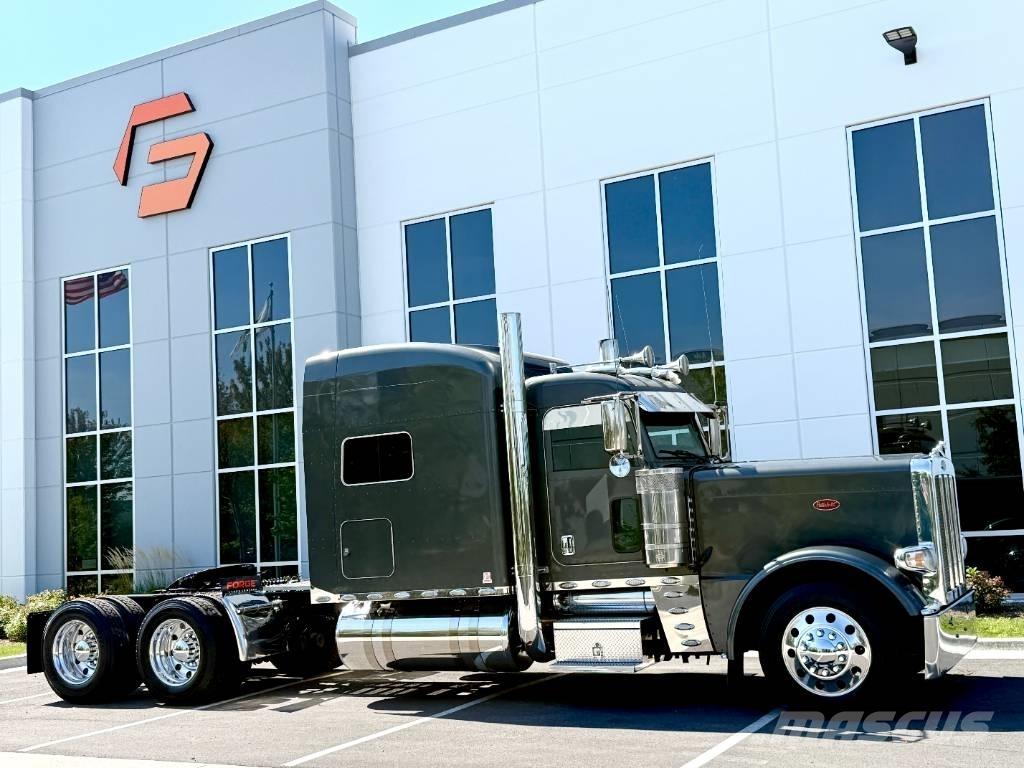 Peterbilt 389 Trekkers