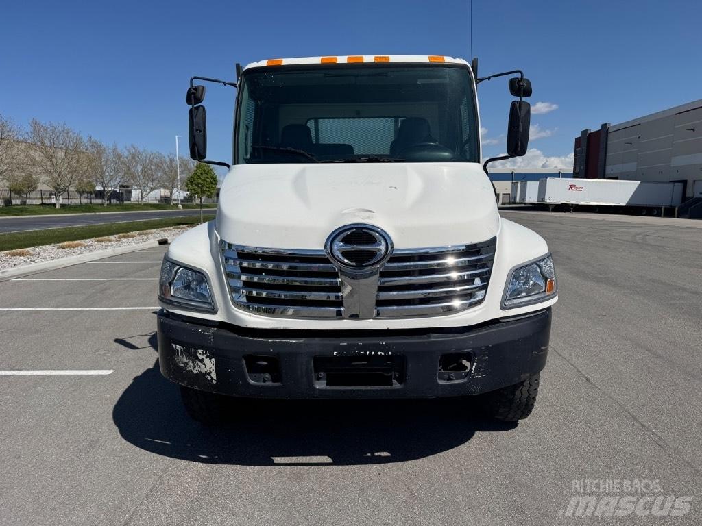 Hino 268 Platte bakwagens