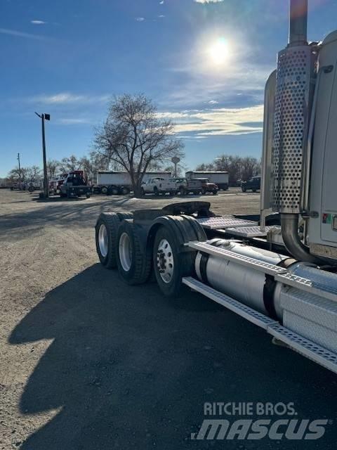 Western Star 4900 Trekkers