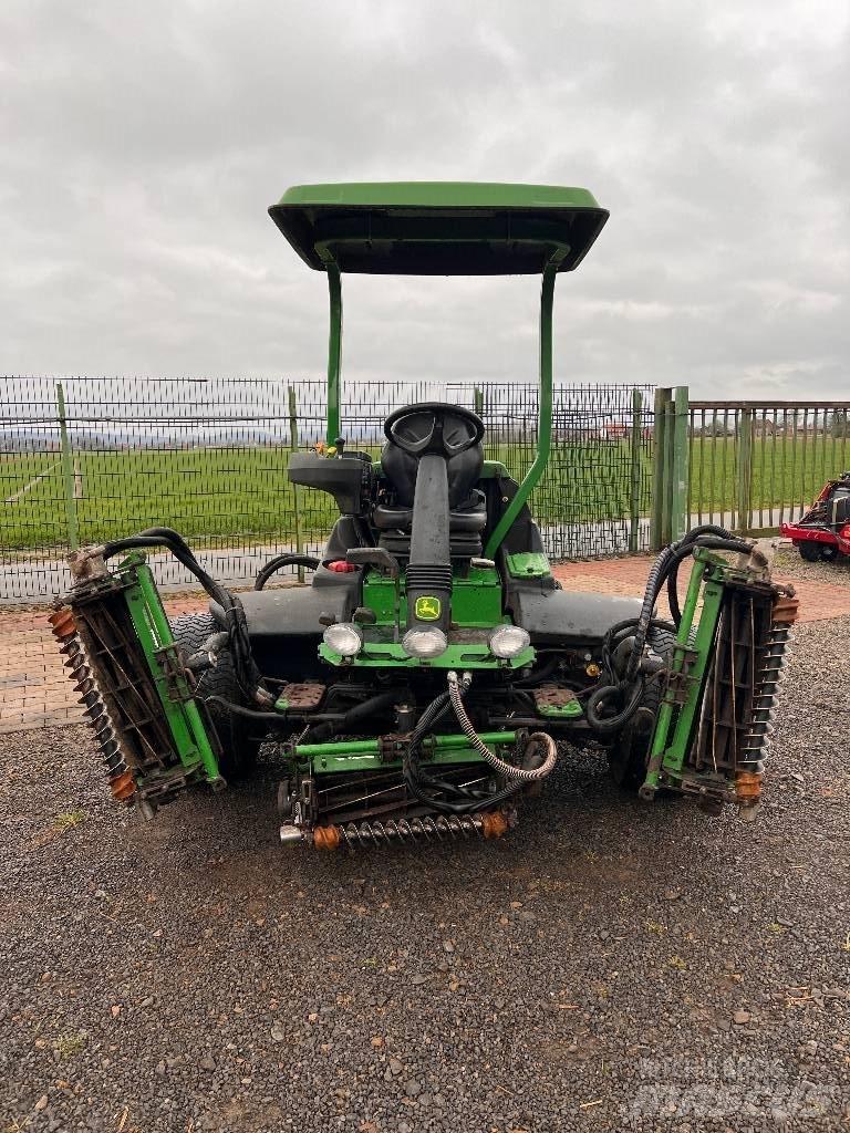 John Deere 8700 Golfbaanmaaiers