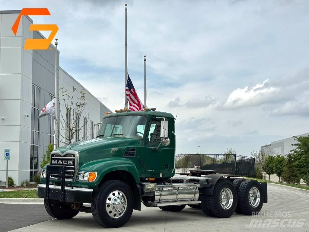 Mack Granite CV713 Trekkers