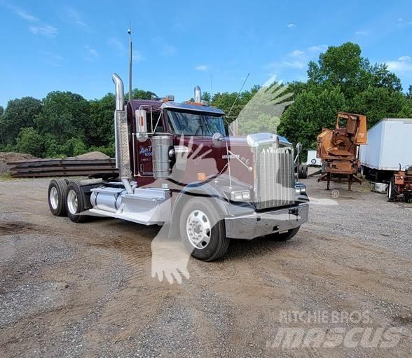 Kenworth W900 Trekkers