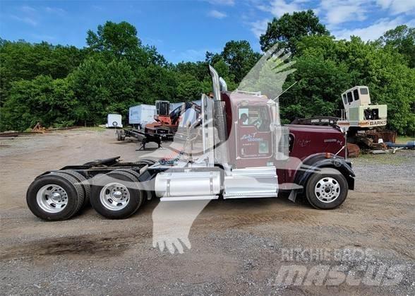 Kenworth W900 Trekkers