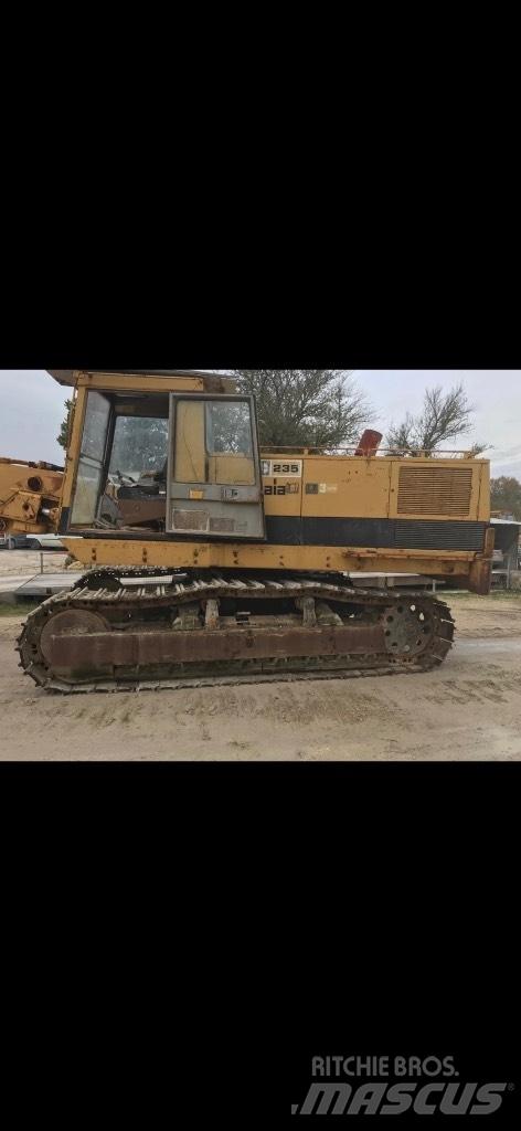 CAT 235 Rupsgraafmachines