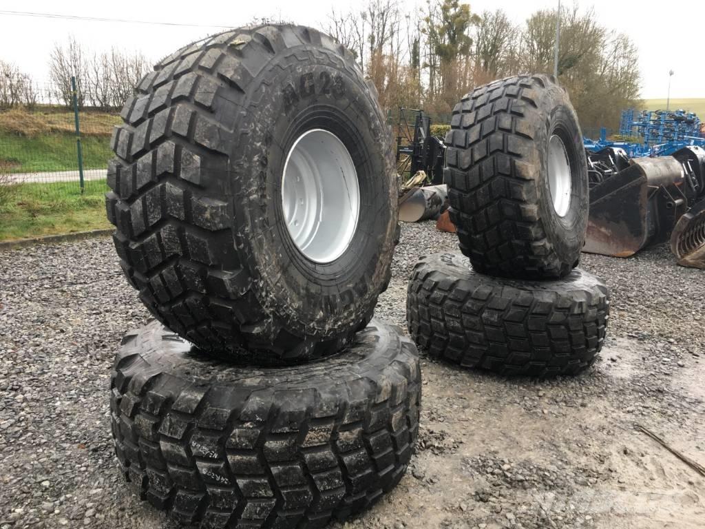  MAGNA TYRES 24R20.5 Banden, wielen en velgen