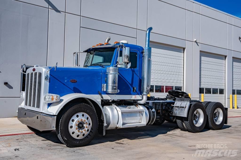 Peterbilt 389 Trekkers