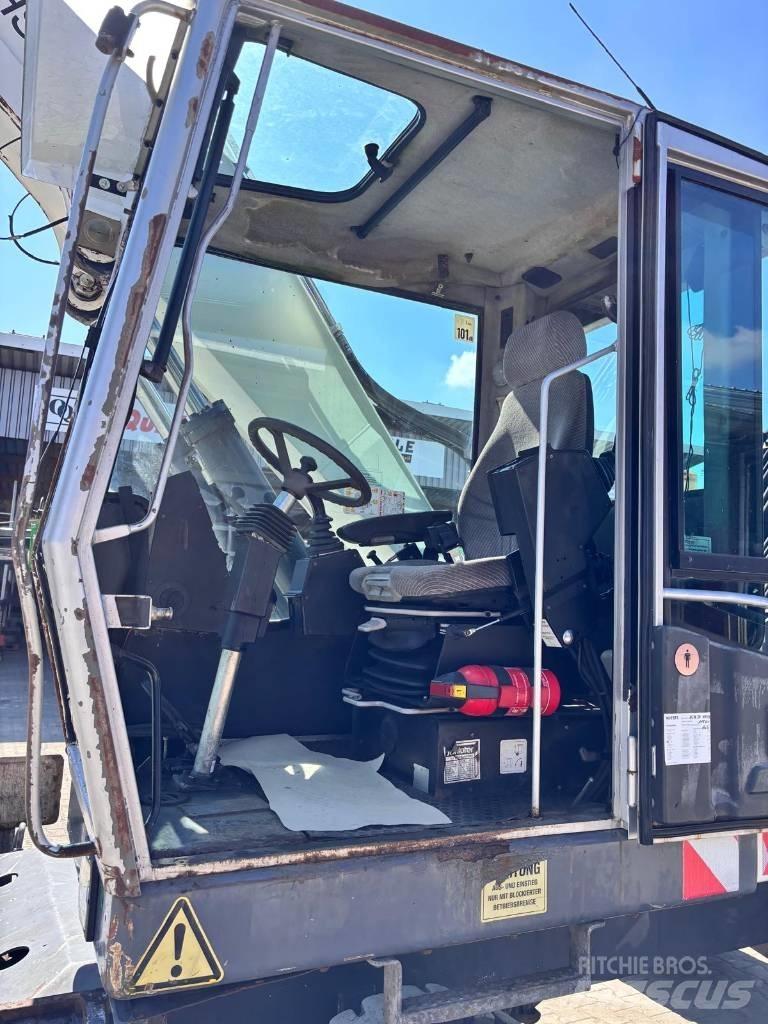 Fuchs MHL 320 Waste / industry handlers