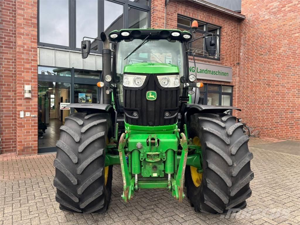 John Deere 6210R Tractoren
