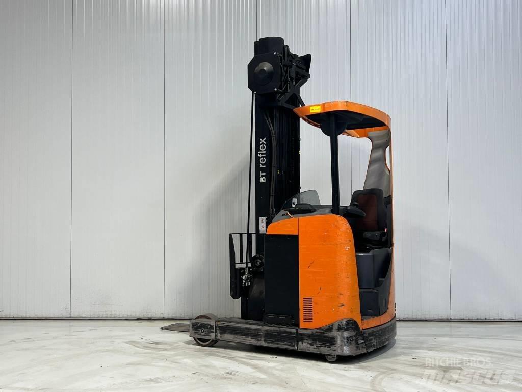 BT RRE160 Reachtruck voor hoog niveau