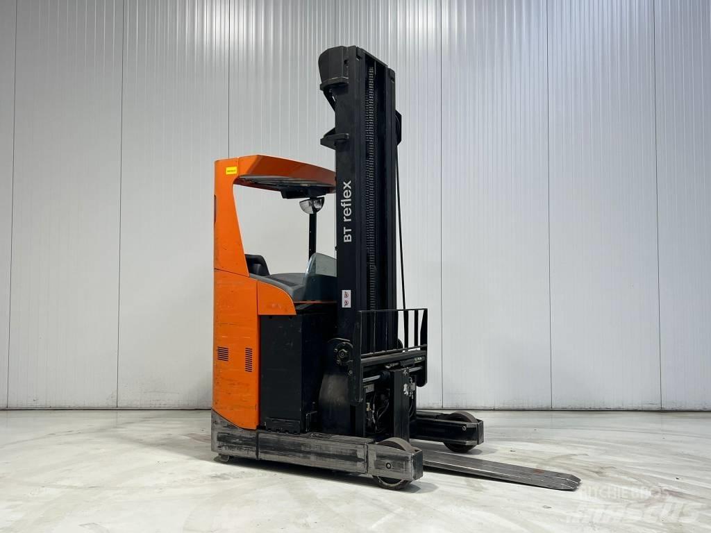 BT RRE160 Reachtruck voor hoog niveau