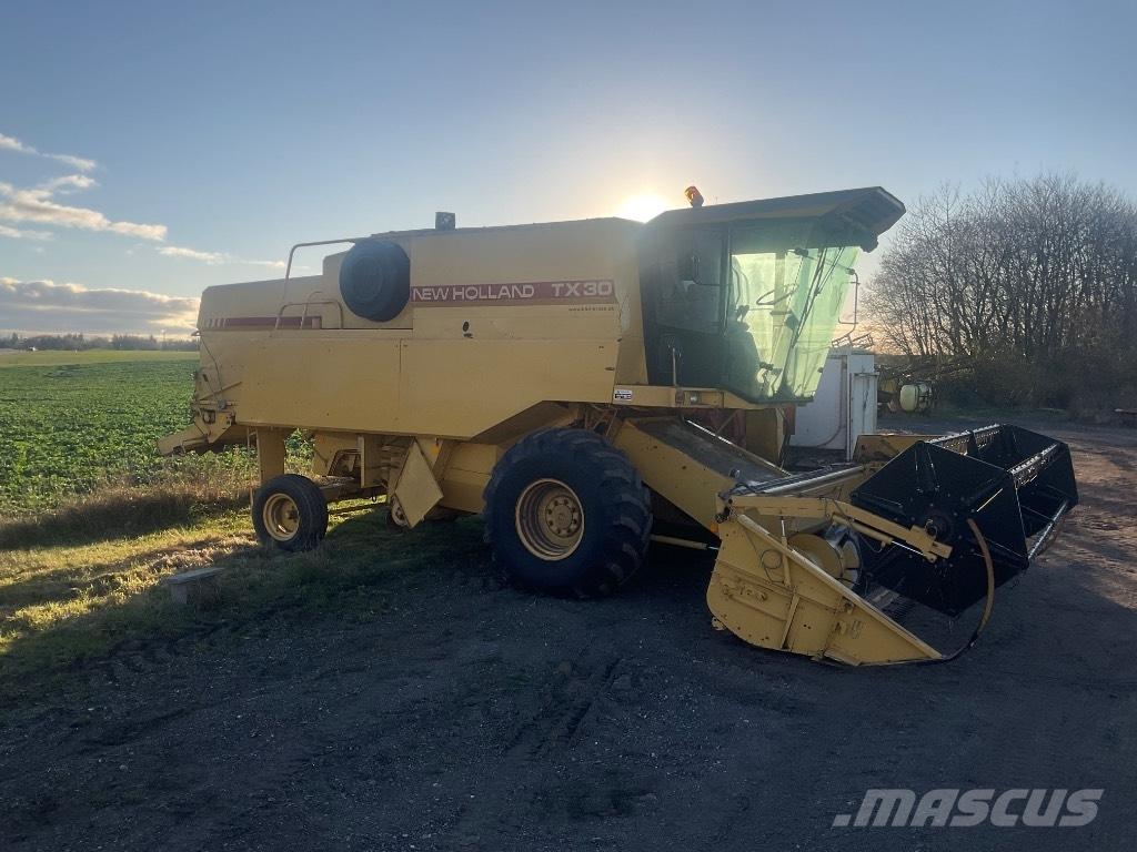 New Holland TX 30 Maaidorsmachines