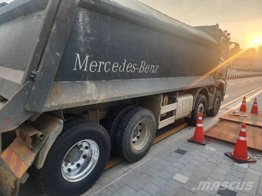 Mercedes-Benz 3951K Mini Dumpers