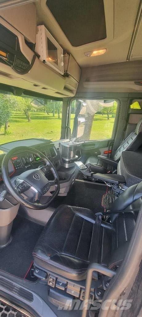 Scania R660 Vrachtwagen met containersysteem
