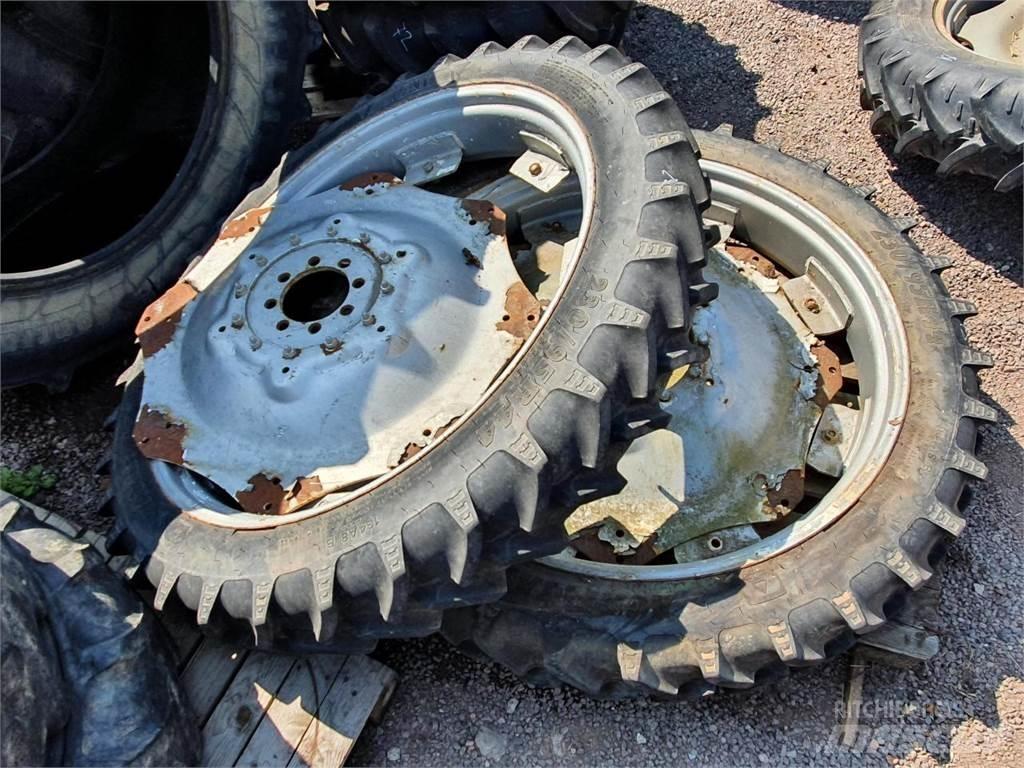 BKT 230/95R44 x2 Banden, wielen en velgen