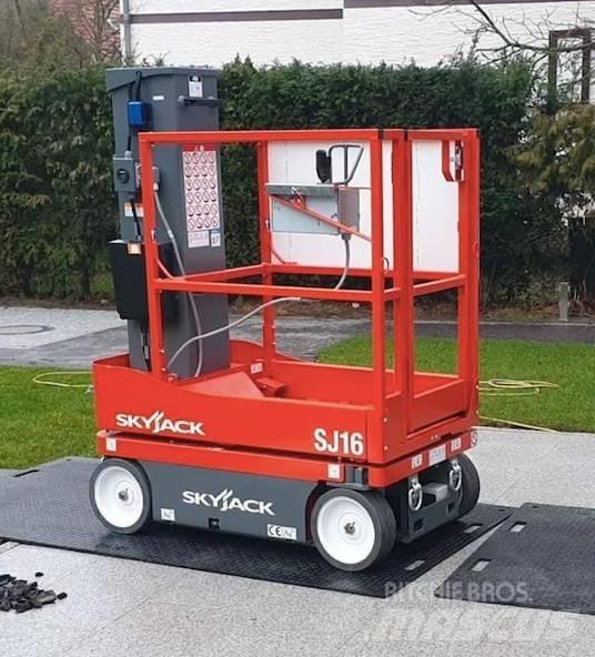 SkyJack SJ16 Schaarhoogwerkers
