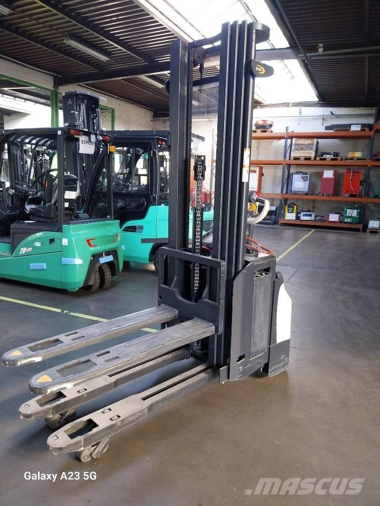 Crown ESi40001.6TT Stapelaar meeloop
