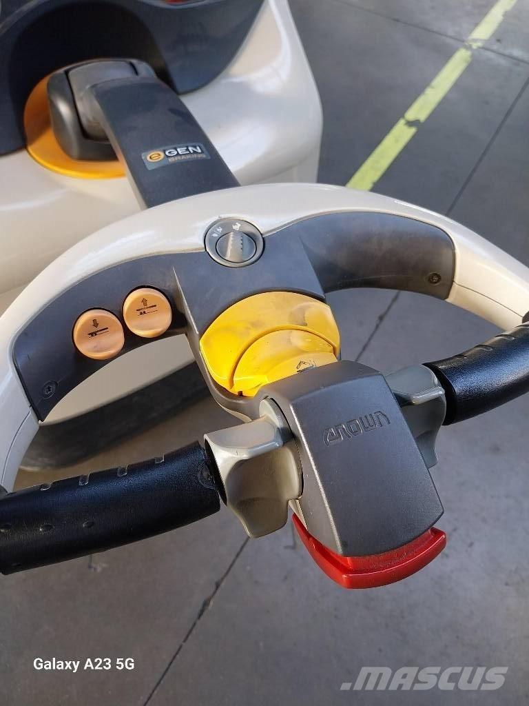 Crown ESi40001.6TT Stapelaar meeloop
