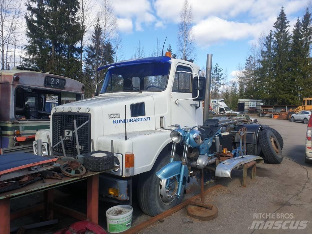Volvo N7 4X2 Containertrucks met kabelsysteem