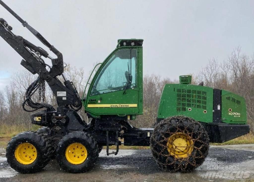 John Deere 1070 D Harvesters