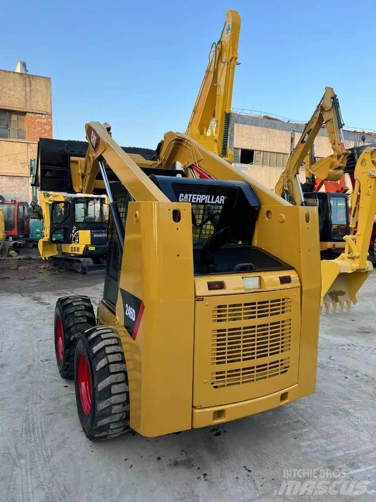 CAT 246D Schrankladers