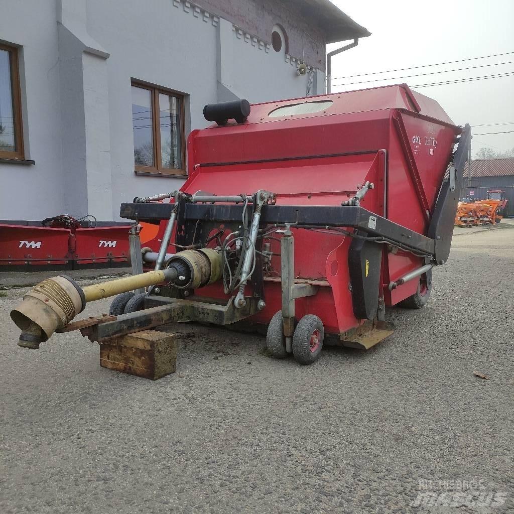 Turf Maker Tidy Gemonteerde en gesleepte maaiers