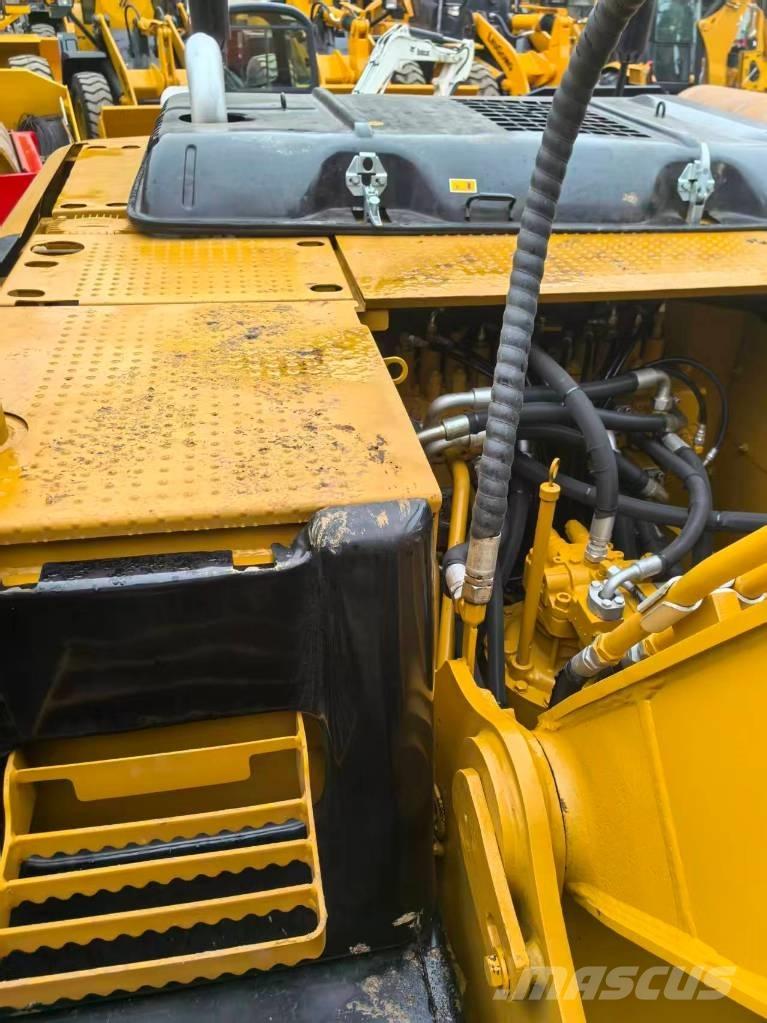 CAT 320D2 Rupsgraafmachines