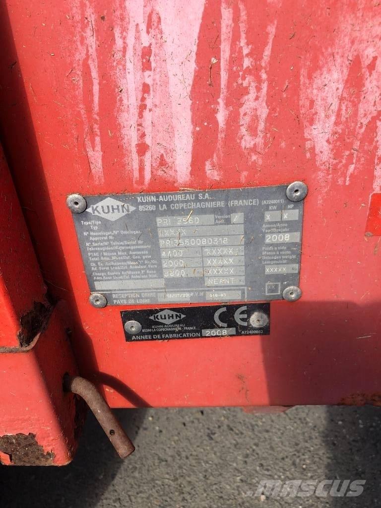 Kuhn 3560 Balenhakselaars, -snijders en -afwikkelaars