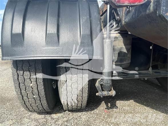 CAT CT660 Trekkers