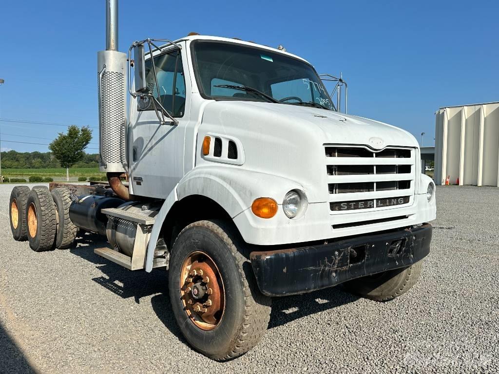 Sterling L 7500 Chassis met cabine