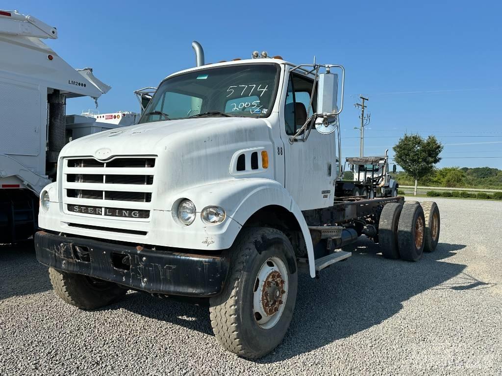 Sterling L 7500 Chassis met cabine