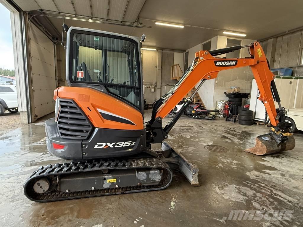 Develon DX 35 Z Minigraafmachines < 7t