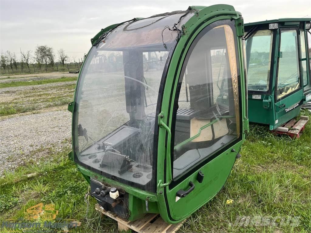 John Deere 1470E Cabine en interieur