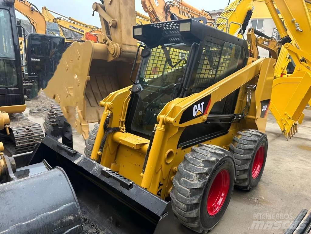 CAT 246 D Schrankladers