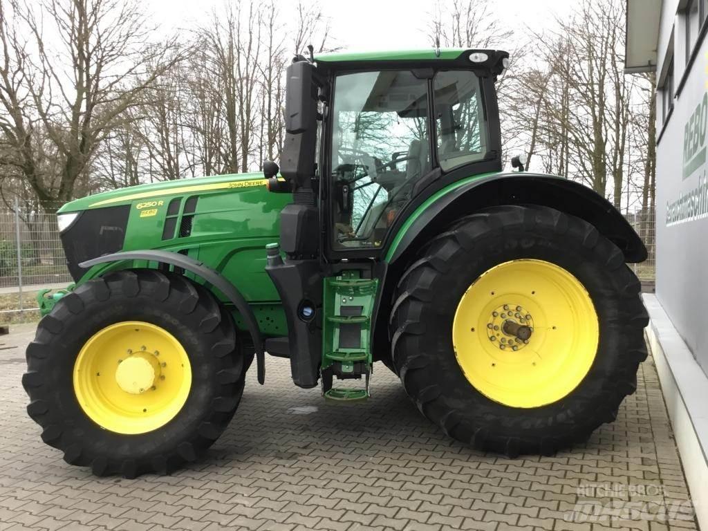 John Deere 6250R Tractoren